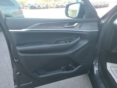 New 2025 Jeep Grand Cherokee Limited w/ Luxury Tech Group II image 10