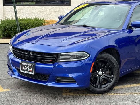 Used 2021 Dodge Charger SXT w/ Leather Interior Group RWD image 3