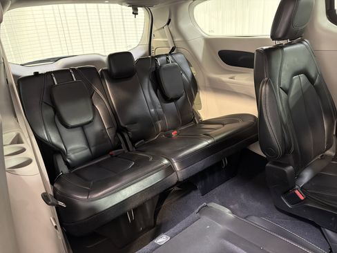Used 2023 Chrysler Pacifica Touring-L w/ Road Tripper Package FWD image 12
