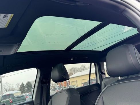 Used 2022 Volkswagen Tiguan SE R-Line image 28