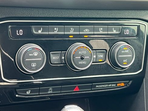 Used 2018 Volkswagen Atlas SEL AWD/4WD image 30