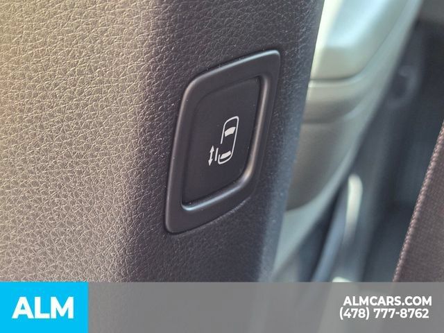 Used 2025 Kia Carnival FWD image 23