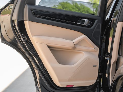 Used 2019 Porsche Cayenne AWD/4WD image 64