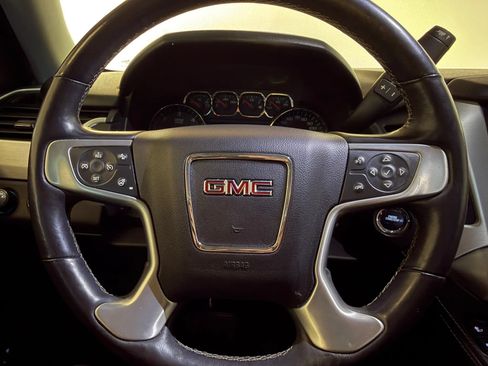Used 2017 GMC Yukon SLT AWD/4WD image 12