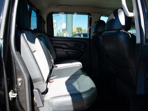 Used 2017 Nissan Titan S image 40