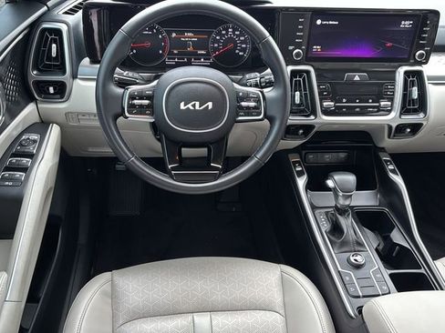 Used 2022 Kia Sorento S FWD image 15