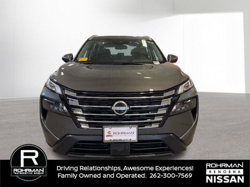 Used 2025 Nissan Rogue SV w/ SV Premium Package image 1