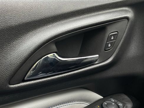Used 2025 Chevrolet Trax LT w/ LT Convenience Package FWD image 13