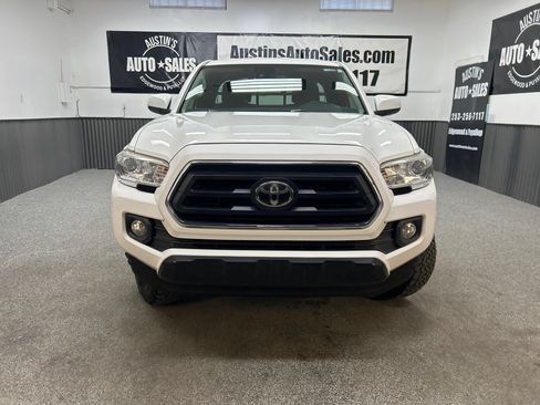 Used 2020 Toyota Tacoma SR5 w/ Blackout Package AWD/4WD image 2