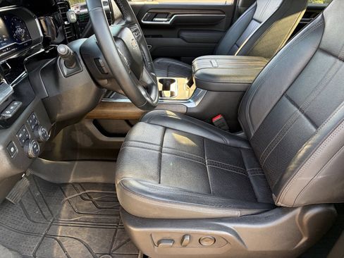 Used 2025 Chevrolet Silverado 2500 High Country w/ High Country Premium Package AWD/4WD image 20