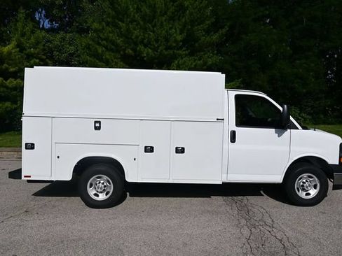 New 2026 Chevrolet Express 3500 w/ Power Convenience Package RWD image 7