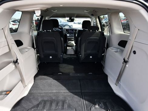 Used 2024 Chrysler Voyager LX FWD image 6