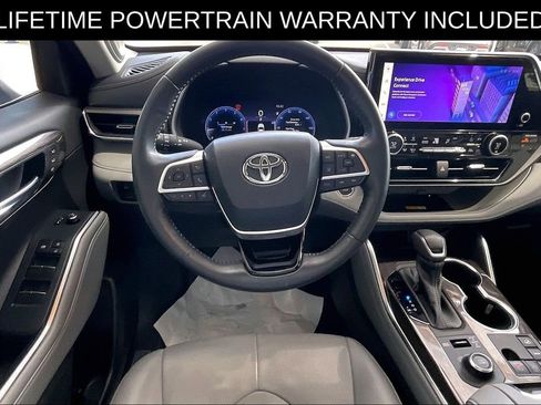 Used 2023 Toyota Highlander Limited AWD/4WD image 6