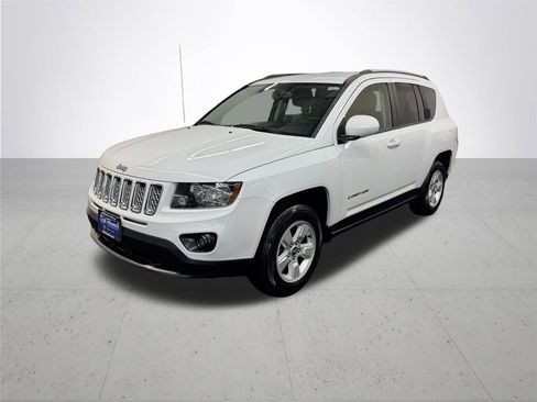 Used 2017 Jeep Compass Latitude FWD image 2