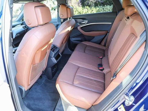 Used 2022 Audi e-tron Premium w/ Convenience Plus Package image 17