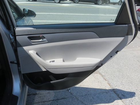 Used 2018 Hyundai Sonata SE FWD image 28