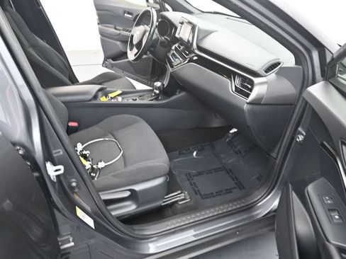 Used 2018 Toyota C-HR XLE FWD image 16