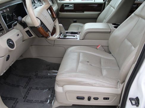 Used 2014 Lincoln Navigator 4WD image 13