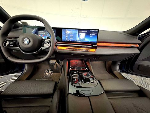 Used 2025 BMW 540i xDrive image 14