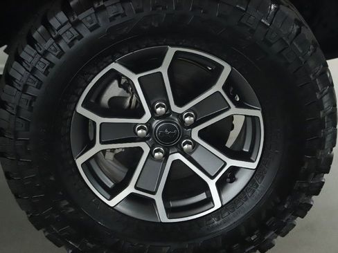 Used 2025 Jeep Gladiator Mojave AWD/4WD image 10