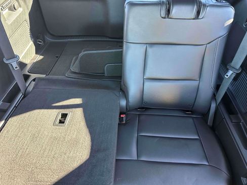 Used 2022 Ford Explorer Limited w/ Equipment Group 301A image 10