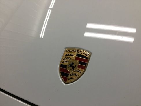 Used 2024 Porsche Cayenne AWD/4WD image 4