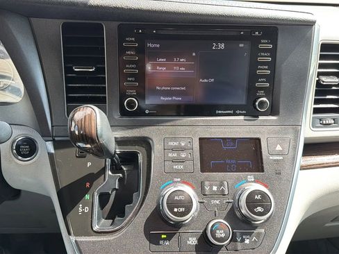 Used 2018 Toyota Sienna XLE AWD/4WD image 18
