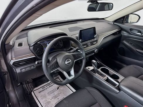 Used 2024 Nissan Altima 2.5 SV FWD image 9