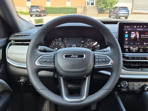 Used 2026 Jeep Compass Limited AWD/4WD image 14