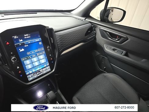 Used 2025 Subaru Forester Premium image 29