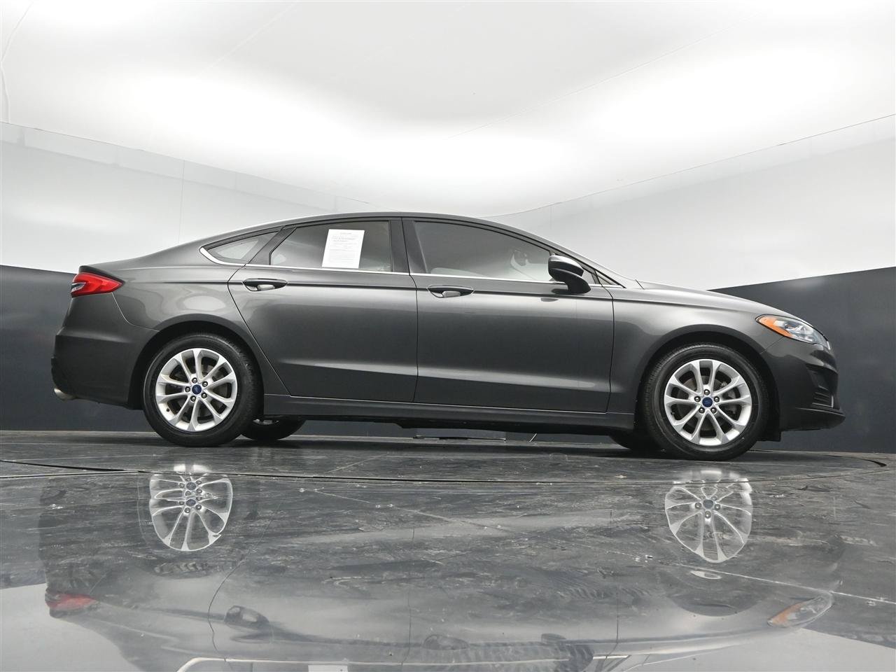 Used 2019 Ford Fusion SE FWD image 30