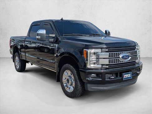 Used 2019 Ford F250 Platinum w/ Platinum Ultimate Package AWD/4WD image 3