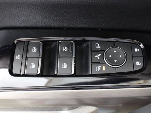 Used 2024 Nissan Pathfinder Platinum FWD image 19