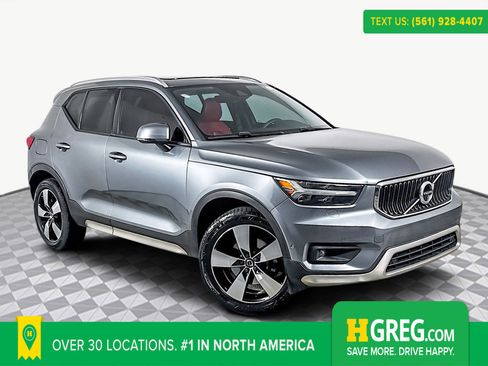 Used 2019 Volvo XC40 T4 Momentum image 1