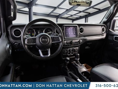 Used 2022 Jeep Wrangler Unlimited Sahara w/ Cold Weather Group AWD/4WD image 16