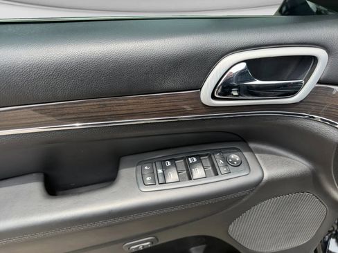 Used 2018 Jeep Grand Cherokee Overland w/ Interior Metal Package RWD image 15