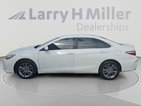 Used 2017 Toyota Camry SE FWD image 2