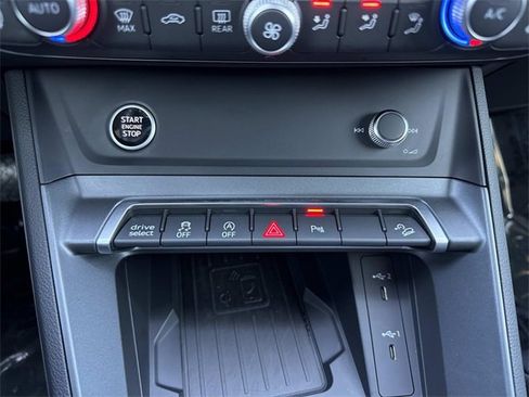 Certified 2025 Audi Q3 2.0T Premium w/ Convenience Package image 21