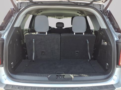 Used 2023 Ford Explorer XLT w/ Equipment Group 202A image 9