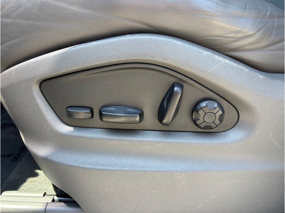 Used 2022 Porsche Cayenne Platinum Edition AWD/4WD image 17