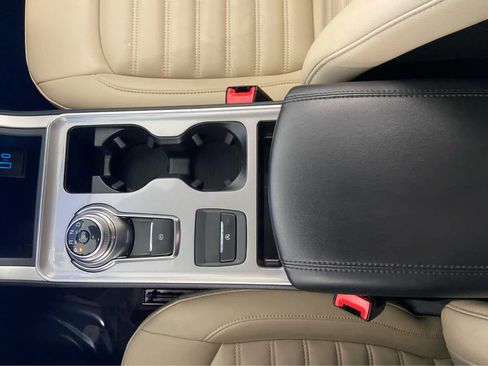 Used 2024 Ford Edge SEL image 36