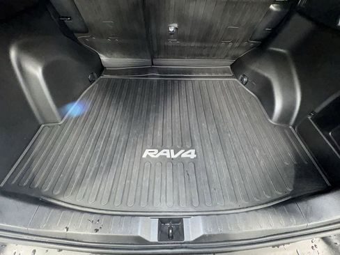 Used 2021 Toyota RAV4 LE image 30