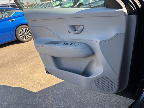 Used 2025 Hyundai Kona SEL image 18