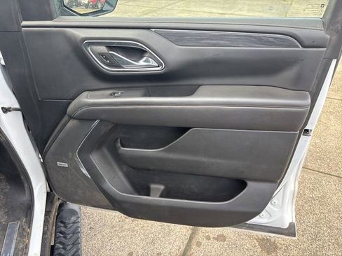 Used 2023 GMC Yukon XL SLT w/ SLT Luxury Package image 35