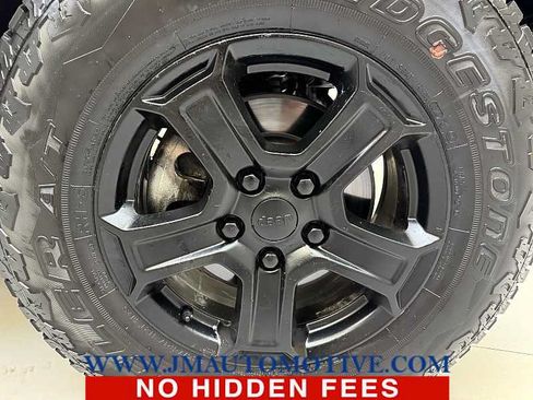 Used 2018 Jeep Wrangler Unlimited Sport S AWD/4WD image 9