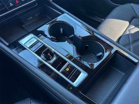 Used 2024 Volkswagen Atlas SE image 34