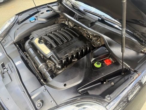 Used 2017 Porsche Cayenne Platinum Edition image 36