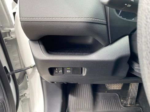 Certified 2023 Toyota RAV4 LE AWD/4WD image 9