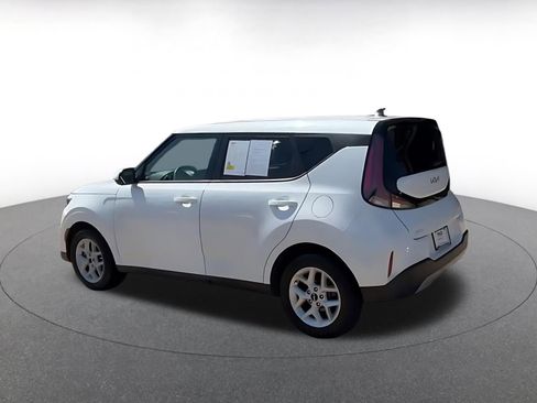 Used 2024 Kia Soul LX w/ Option Group 015 FWD image 9