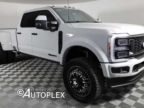 Used 2025 Ford F450 Platinum w/ Platinum Plus Package image 3